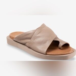 NWT Bueno Jerika Sandal sz 9 Leather Taupe